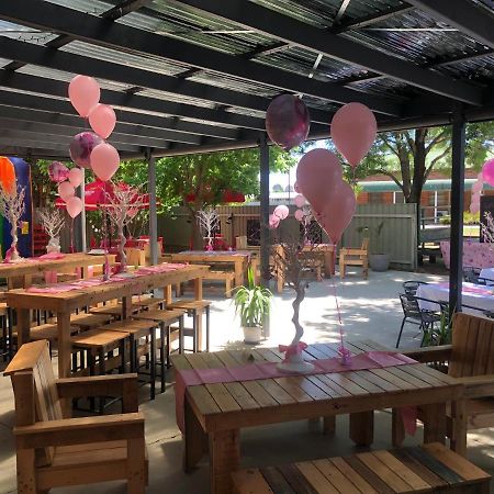 הולברוק Riverina Hotel מראה חיצוני תמונה