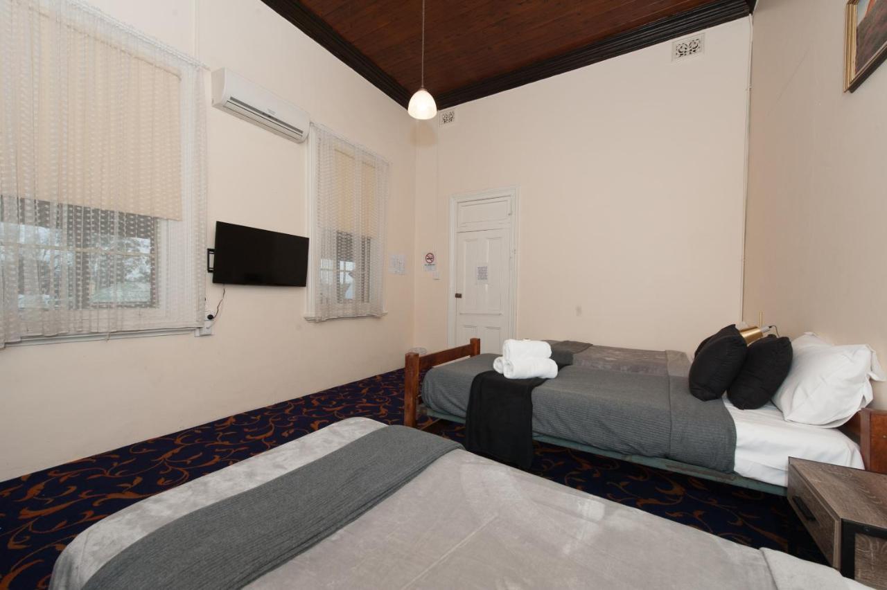 הולברוק Riverina Hotel מראה חיצוני תמונה