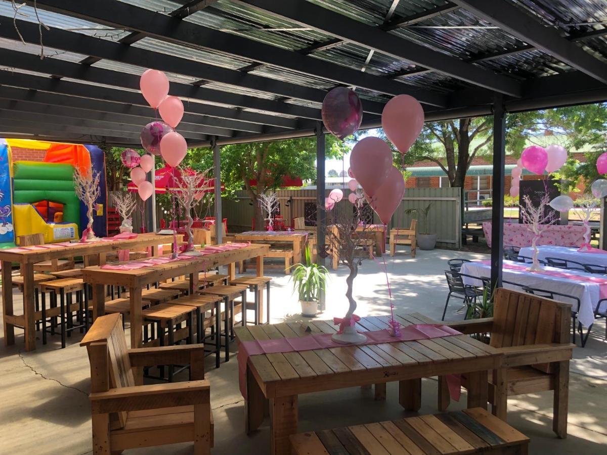 הולברוק Riverina Hotel מראה חיצוני תמונה
